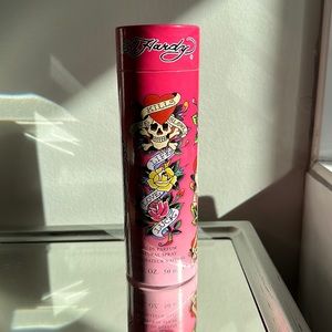 NIB Ed Hardy Love Kills Slowly 1.7 
NWT)
oz natural spray. Great Smell!!!
NEW!